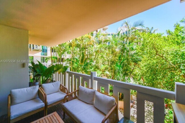Foto del edificio - 1121 Crandon Blvd
