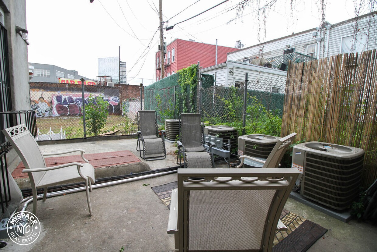 Foto del edificio - 1044 Flushing Ave