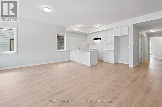 Building Photo - 808 Parnian Private