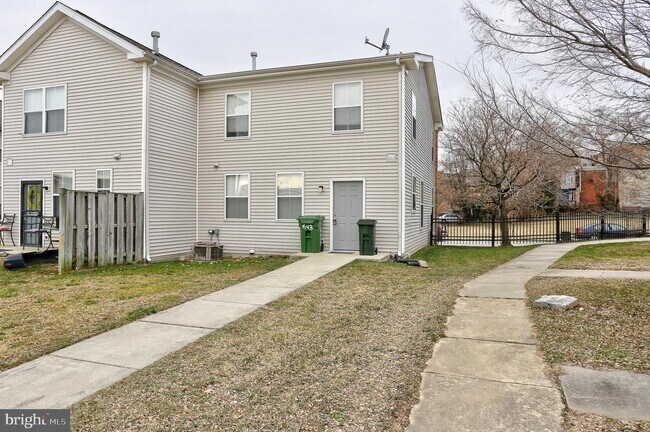 Building Photo - 643 W Hoffman St