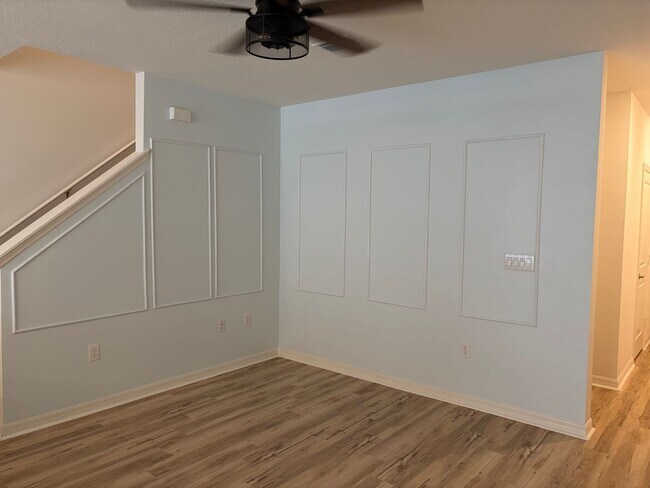 Building Photo - Spacious 3Bd 2.5Bth Mirabella Townhome Available Now! Community Pool!
