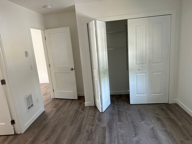 Foto del edificio - Almost new 3 bedroom, 3 bath Townhome