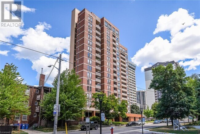 Building Photo - 222 Jackson St W