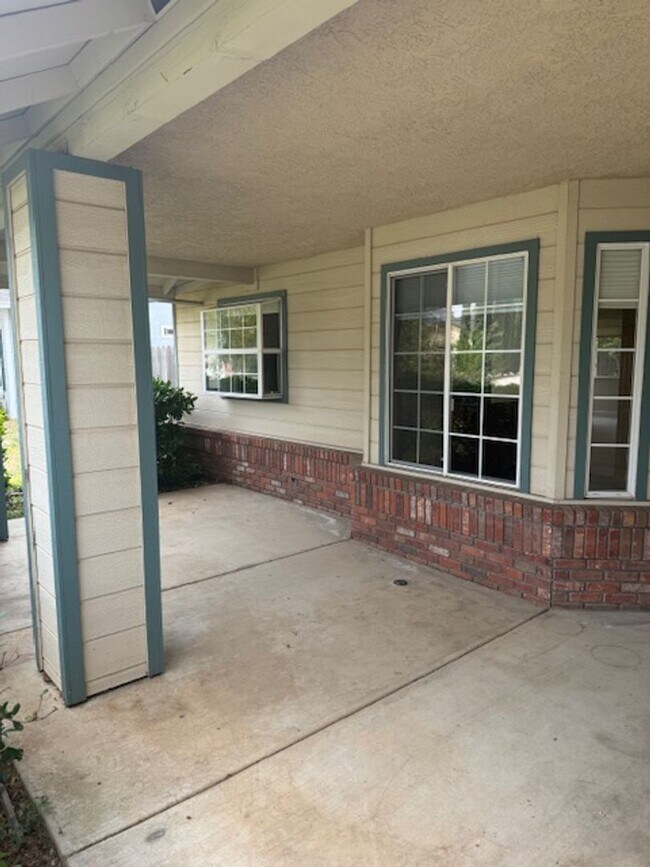 Foto del edificio - Home in Country Heights Subdivision Area w...