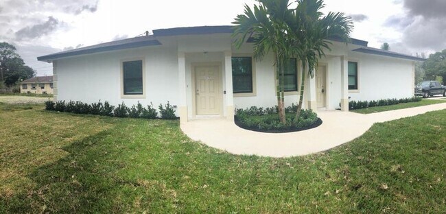 Foto del edificio - 3579 Coconut Rd