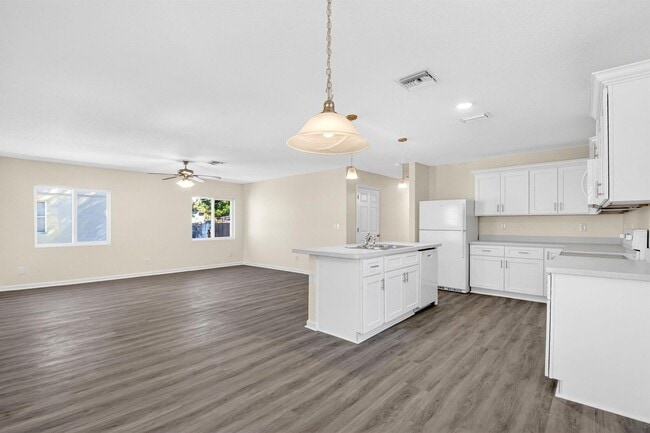 Foto del edificio - 857 W 3rd St