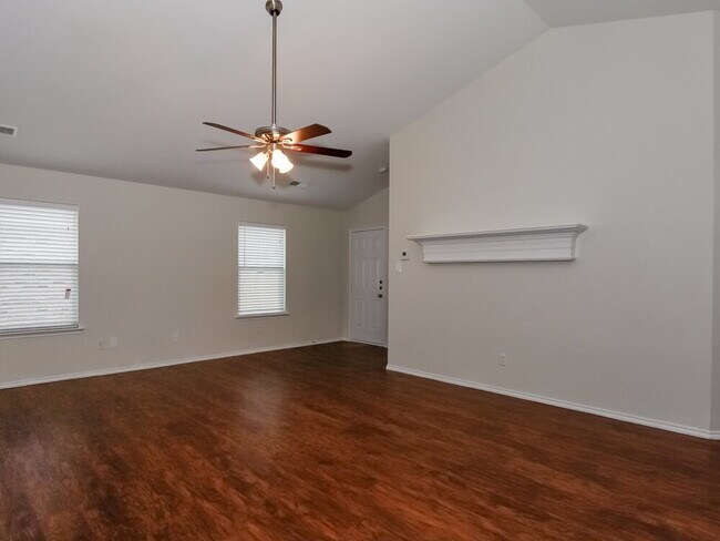 Building Photo - 913 Honey Locust Ln
