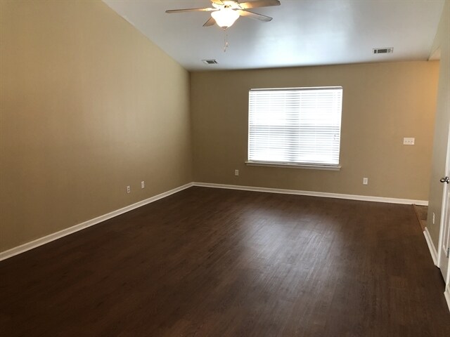 Foto del edificio - 40 Old Mill Rd