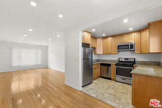 Building Photo - 1235 N Harper Ave