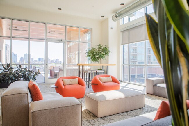 Foto del edificio - 1840 N Farwell Ave