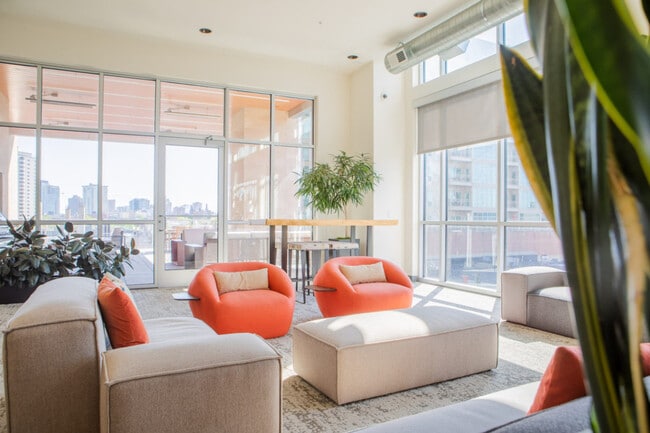 Building Photo - 1840 N Farwell Ave