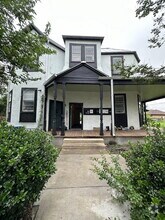 Building Photo - 711 E Carson St