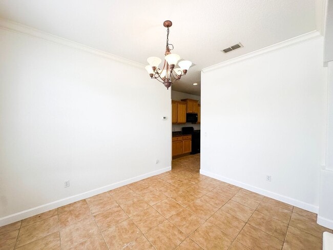 Building Photo - Beautiful 3/2 in Winding Cove with large f...
