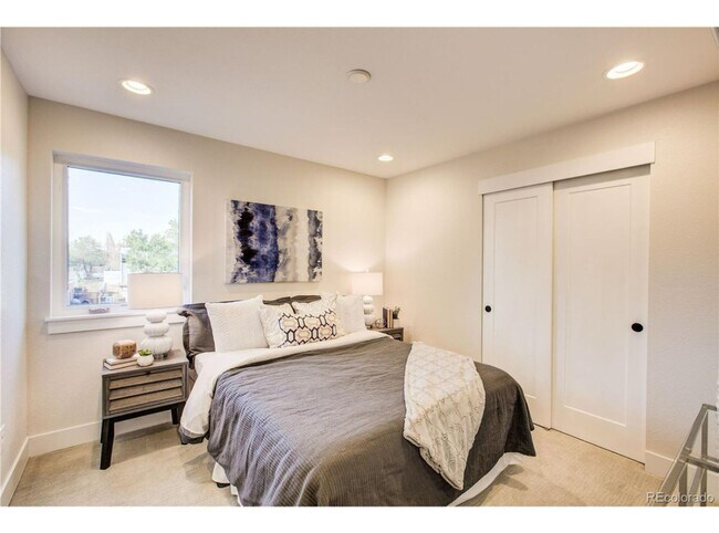 Foto del edificio - Unbelievable 2 Bed + Den Townhome - The Ul...