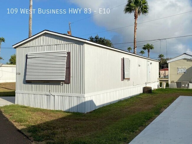 Foto del edificio - Now leasing - ask about our move-in specials