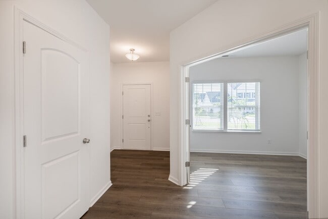 Foto del edificio - BEAUTIFUL 4 Bedroom Home -  Stonebridge Fa...