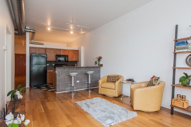 Foto del edificio - 950 W Leland Ave