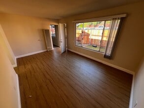 Building Photo - 537 T Ave