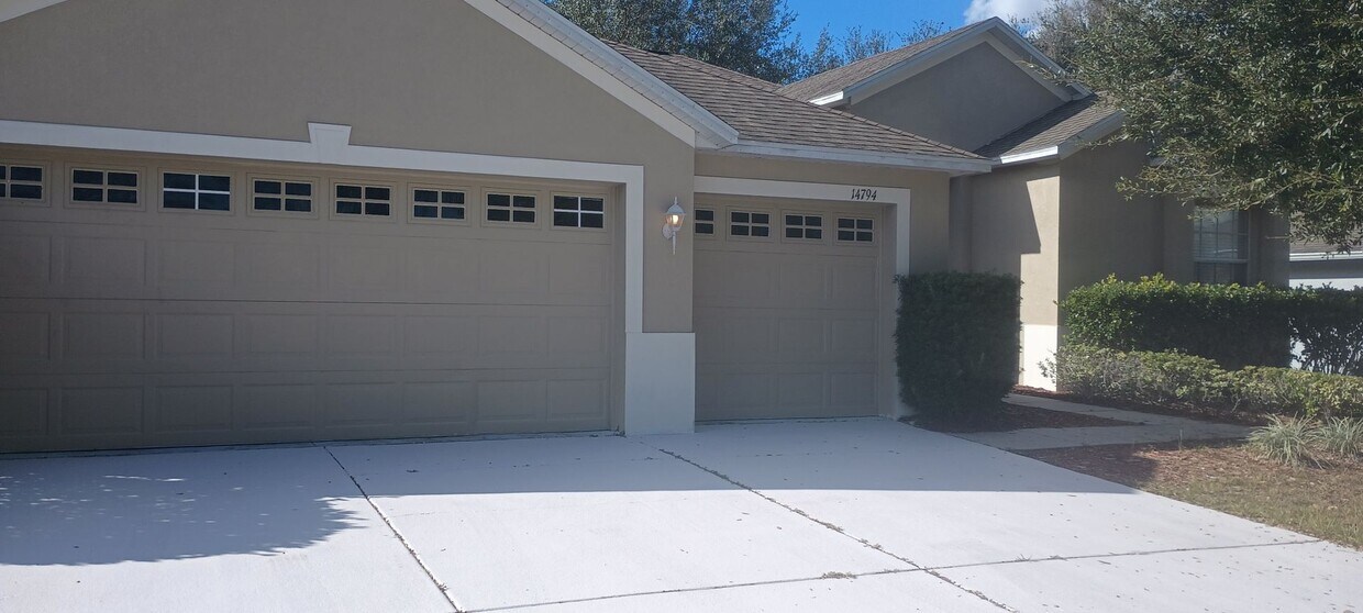 Foto principal - 4 Bedroom 3 Bath 3 Car Garage Home in Ster...