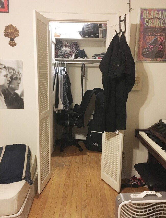 Building Photo - 2129 N Dayton St 104