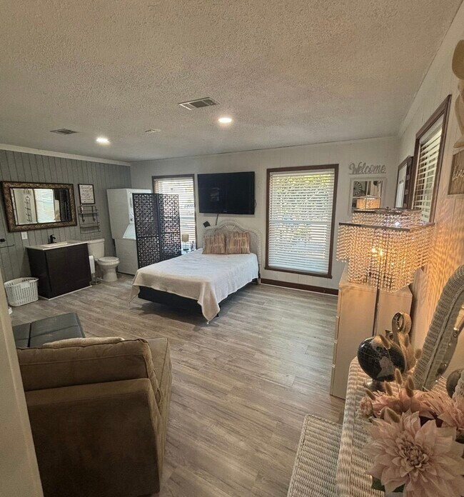 Foto del edificio - 6873 Foxchase Cir