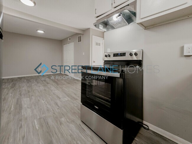 Building Photo - NOW OFFERING $250 OFF THE FIRST FULL MONTH...