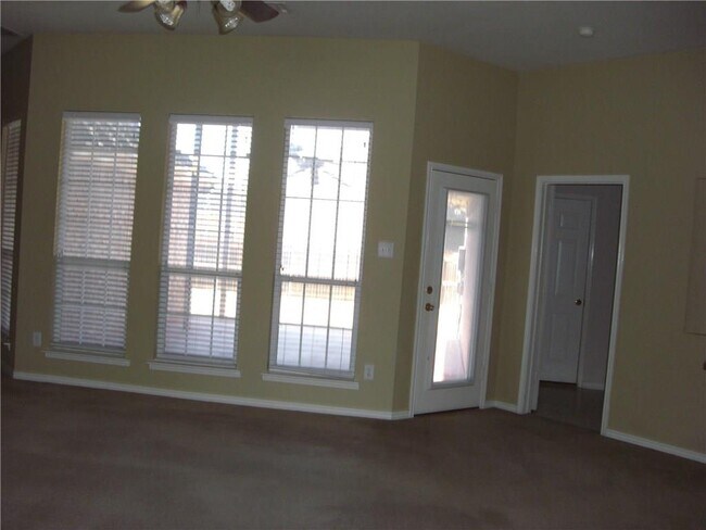 Building Photo - 9789 Golden Fountain Dr