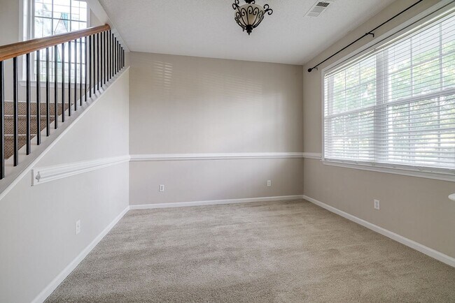 Building Photo - Beautiful Custom Home on Golf Course