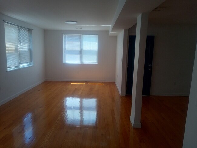 Foto del edificio - 411 Shirley St