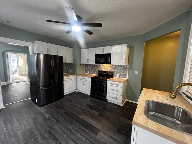 Foto del edificio - 64 Fairview St