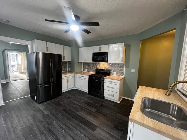 Building Photo - 64 Fairview St