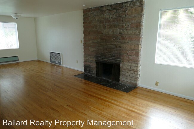 Building Photo - 2272 Gilman Dr W