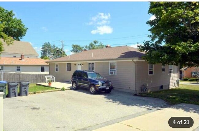 Foto del edificio - 284 Killingly St