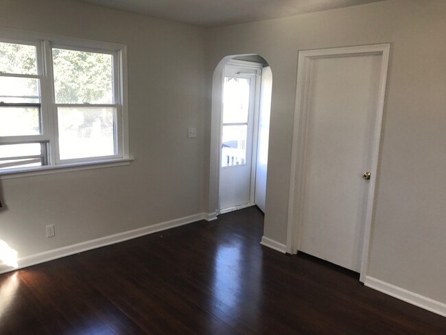 Building Photo - 2BR Updated Midtown Home - Available Now!