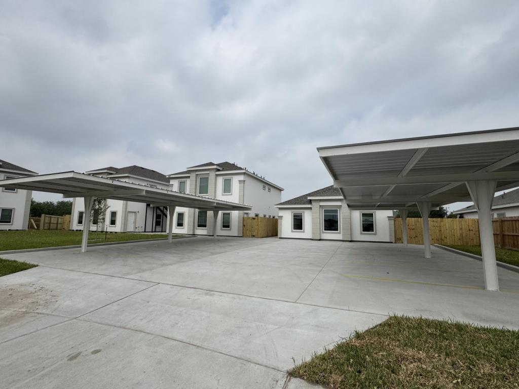 Primary Photo - 1312 W Sucre Dr
