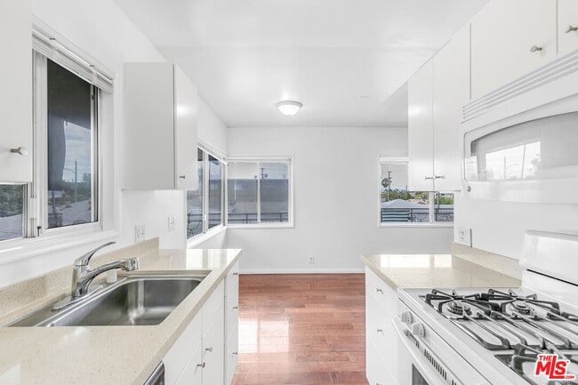 Foto del edificio - 917 N Cedar St