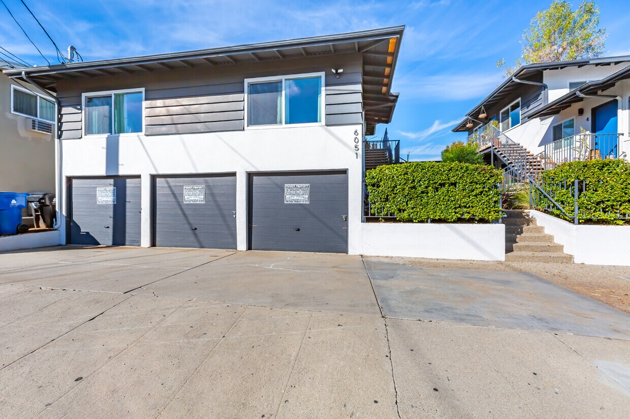 Primary Photo - 6051 Hillandale Dr