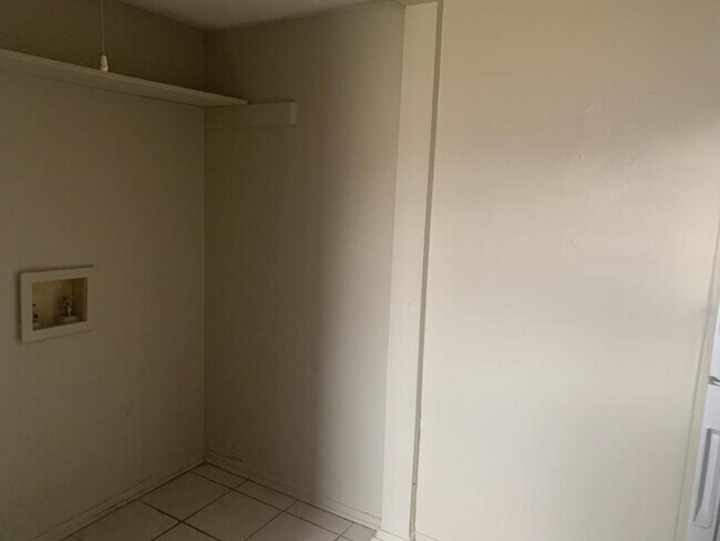 Building Photo - 1805 Cedar Heights