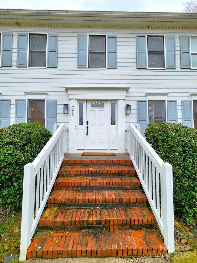 Foto del edificio - 7232 Sheffingdell Dr