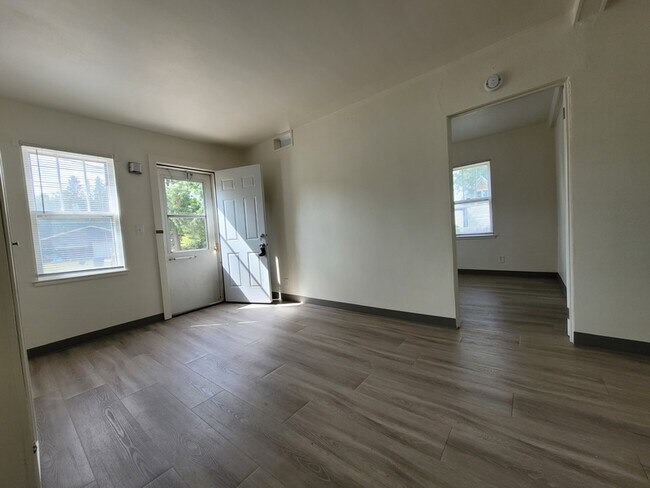 Building Photo - 207/209 West Hancock Street - 209