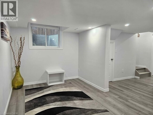 Building Photo - 560 Landgren Ct