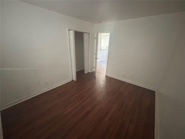 Foto del edificio - 300 SW 4th Ct