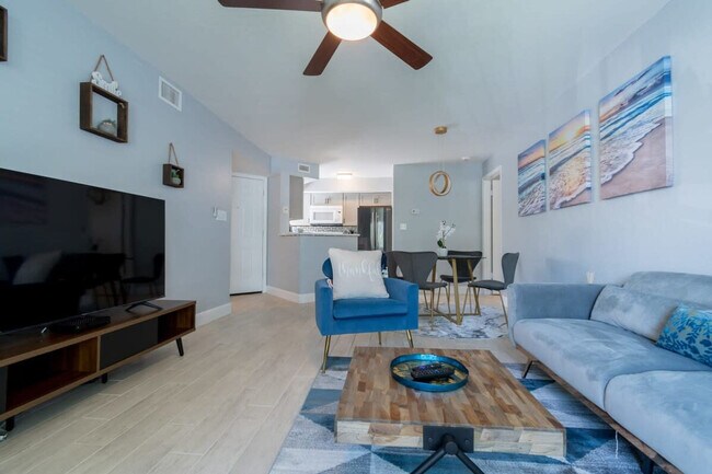 Building Photo - 650 Island Club Dr