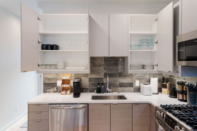 Foto del edificio - 4424 Burke Ave N