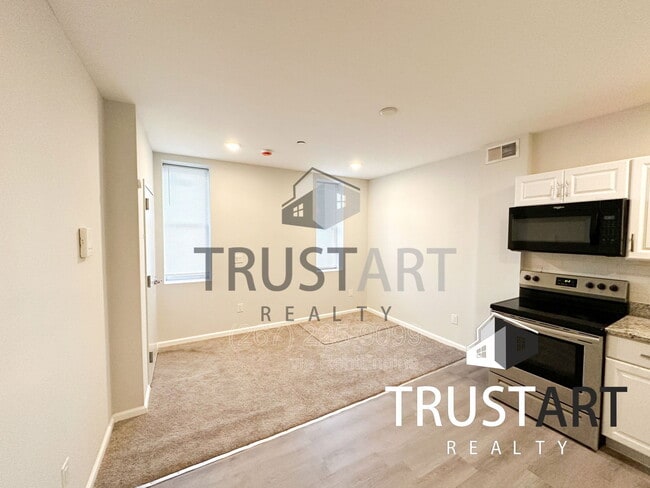 Building Photo - 2404 W Thompson St