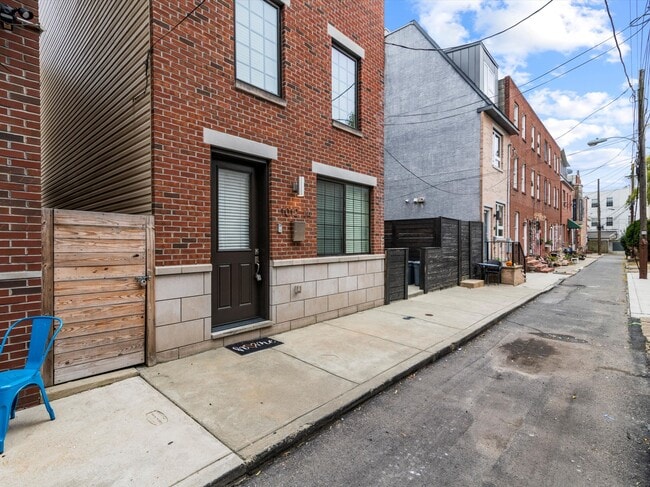 Building Photo - 1012-14 S Randolph St