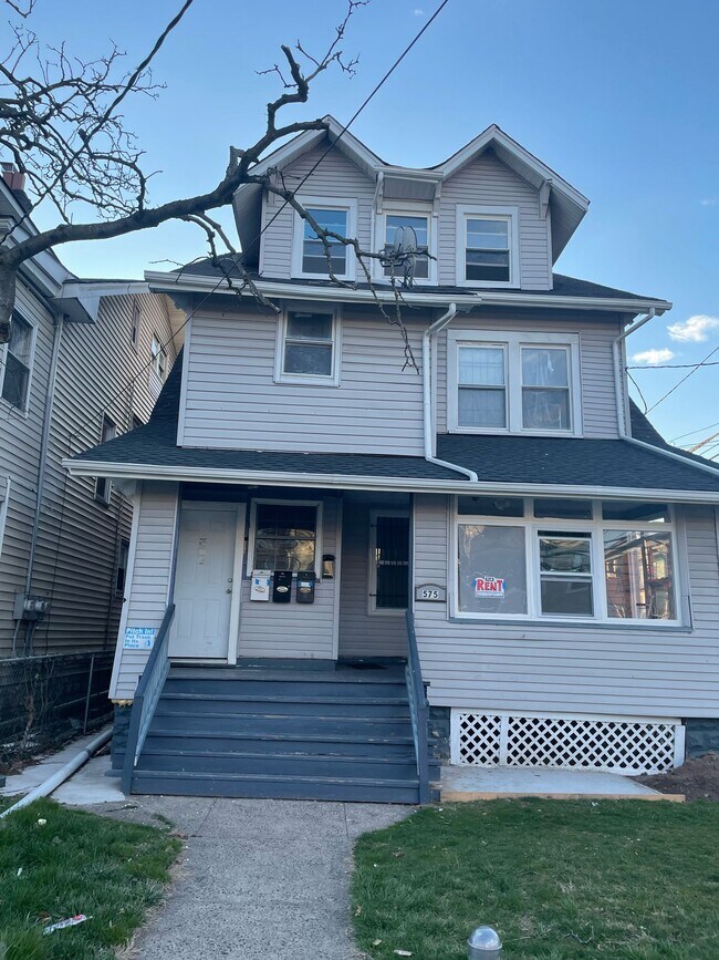 frente - 575 Stuyvesant Ave