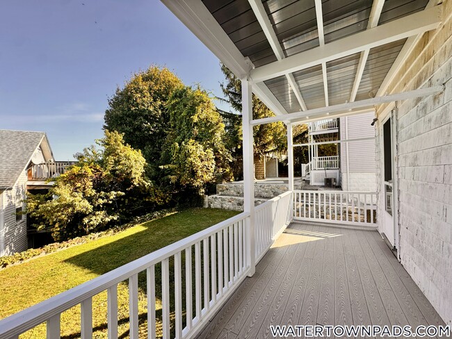 Foto del edificio - 137 Hillside Rd