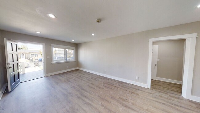 Foto del edificio - Renovated 5 bed 3 bath house on Art St