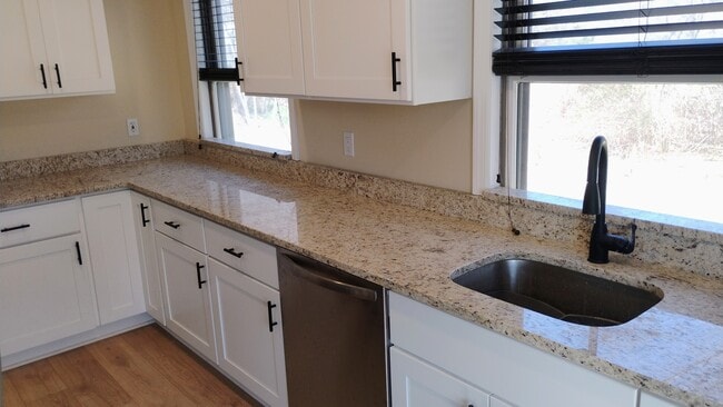 kitchen - 48 Ringwood Ave